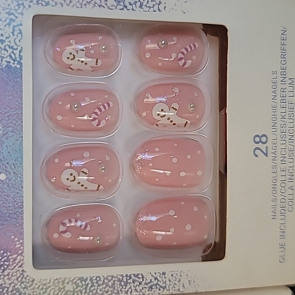 3 KISS Holiday Glue On Nails Short Round Candy Cane Gingerbread New - Picture 4 of 7